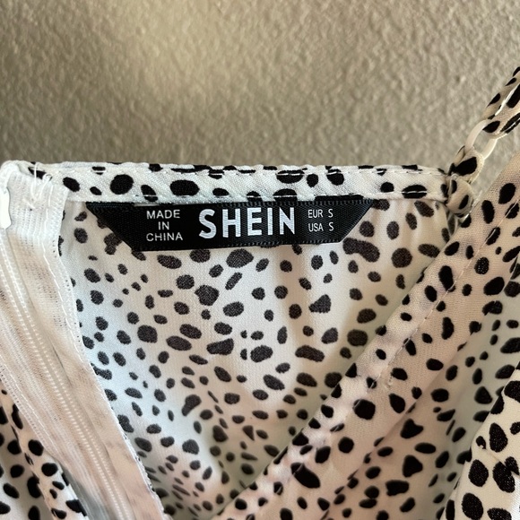 Leopard print tie back with back zipper romper  NWOT Shein size Small - Picture 2 of 3